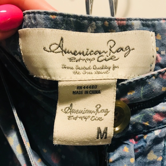 American Rag Floral 90s-Inspired Blue Floral Short - Picture 3 of 5